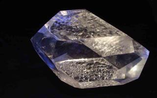 天然水晶和人工水晶的区别，以及水晶真假的辨别